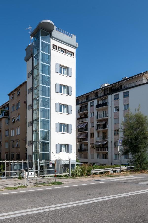 Отель Sea Tower Torre Telemetrica Венеция-Лидо Экстерьер фото